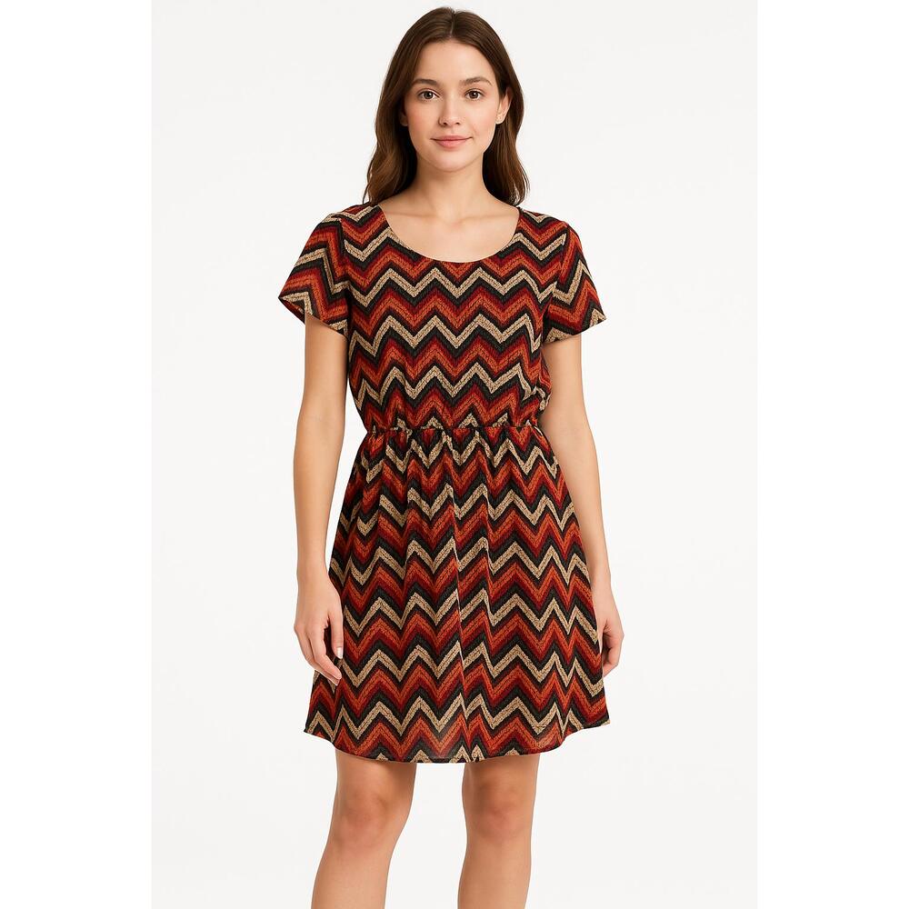City Triangles Red Black Short Sleeve Chevron Pattern Boho‎ Dress Medium